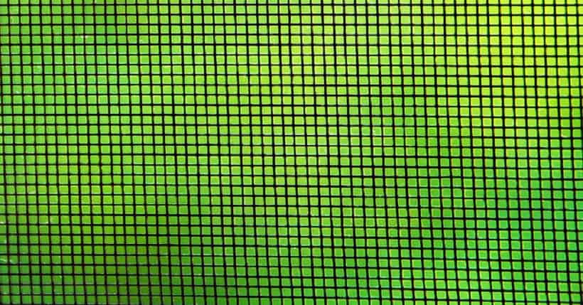 Pros of Screen of Green Method. Black and green checkered screen.