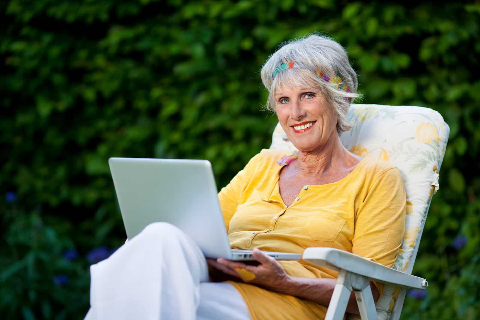 Why Online Cannabis Training Is a Good Choice for Seniors