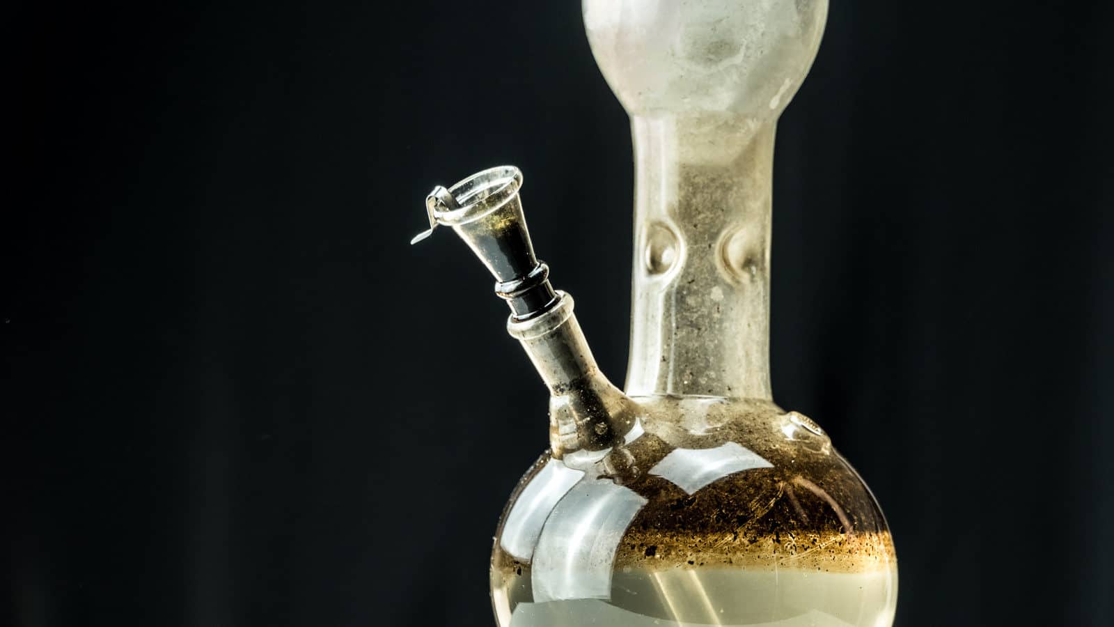 Study Finds Marijuana Pipes Are Dirtier Than Public Toilet Seats. White and gold bong/
