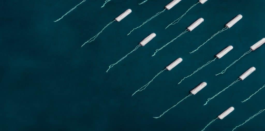 Ultimate Guide to Cannabis Tampons 1 Cannabis tampons in rows on a greenish blue surface.
