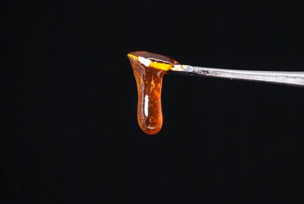 cannabis concentrate on small spoon, how to dab cannabis concentrates