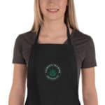 embroidered apron black zoomed in 62145551a7ca8