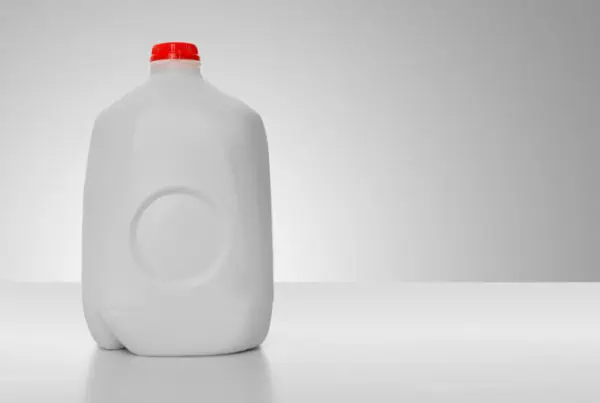 gallon of milk on white surface, how many liters are in a gallon